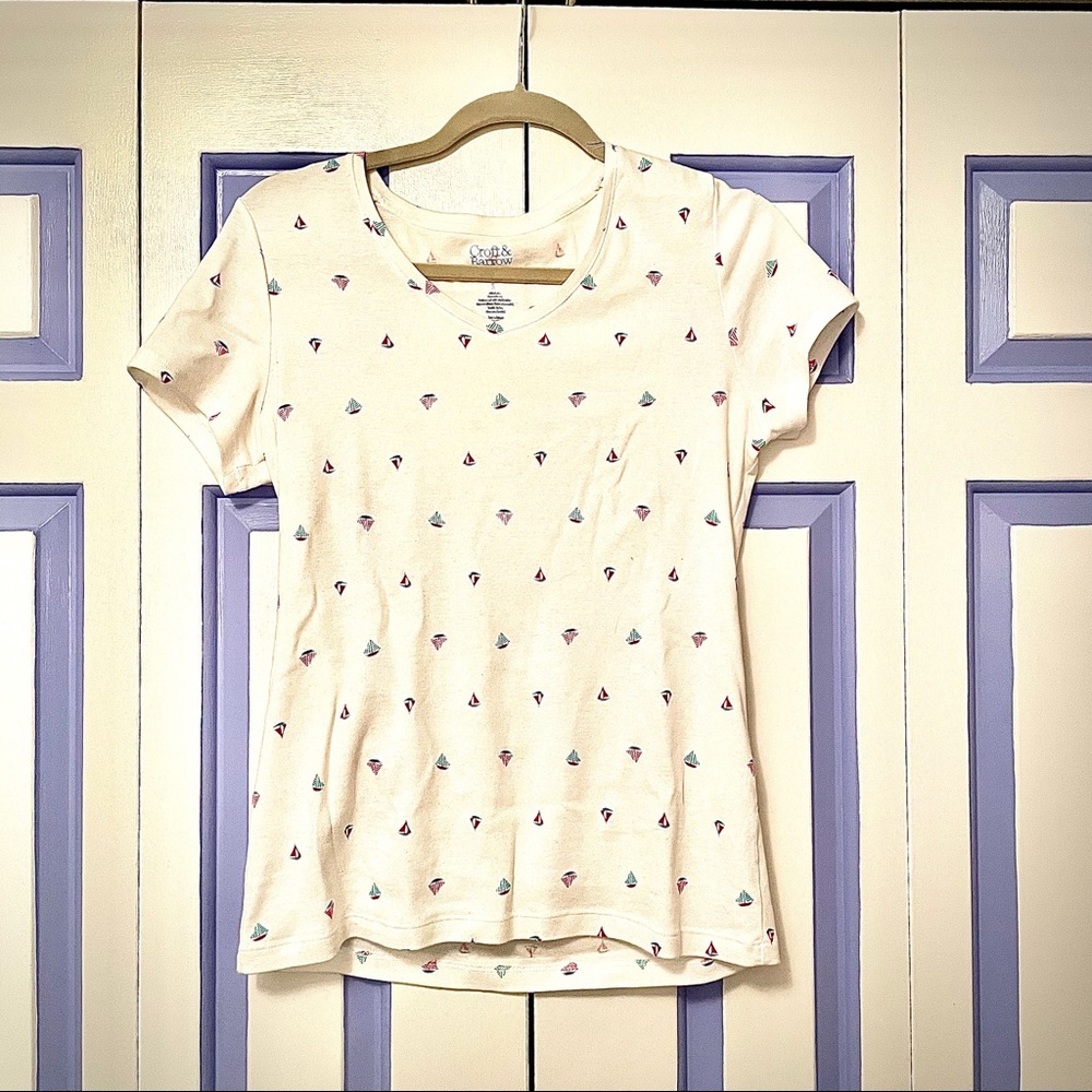 Sailboat Print V-Neck by Croft & Barrow (S)